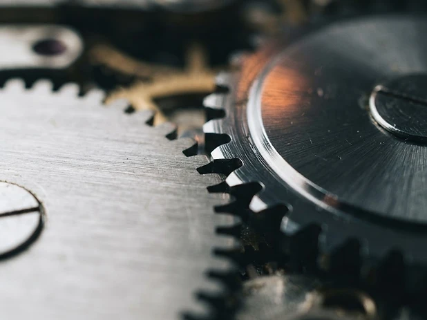 Engrenages imbriqués d'un mécanisme de précision